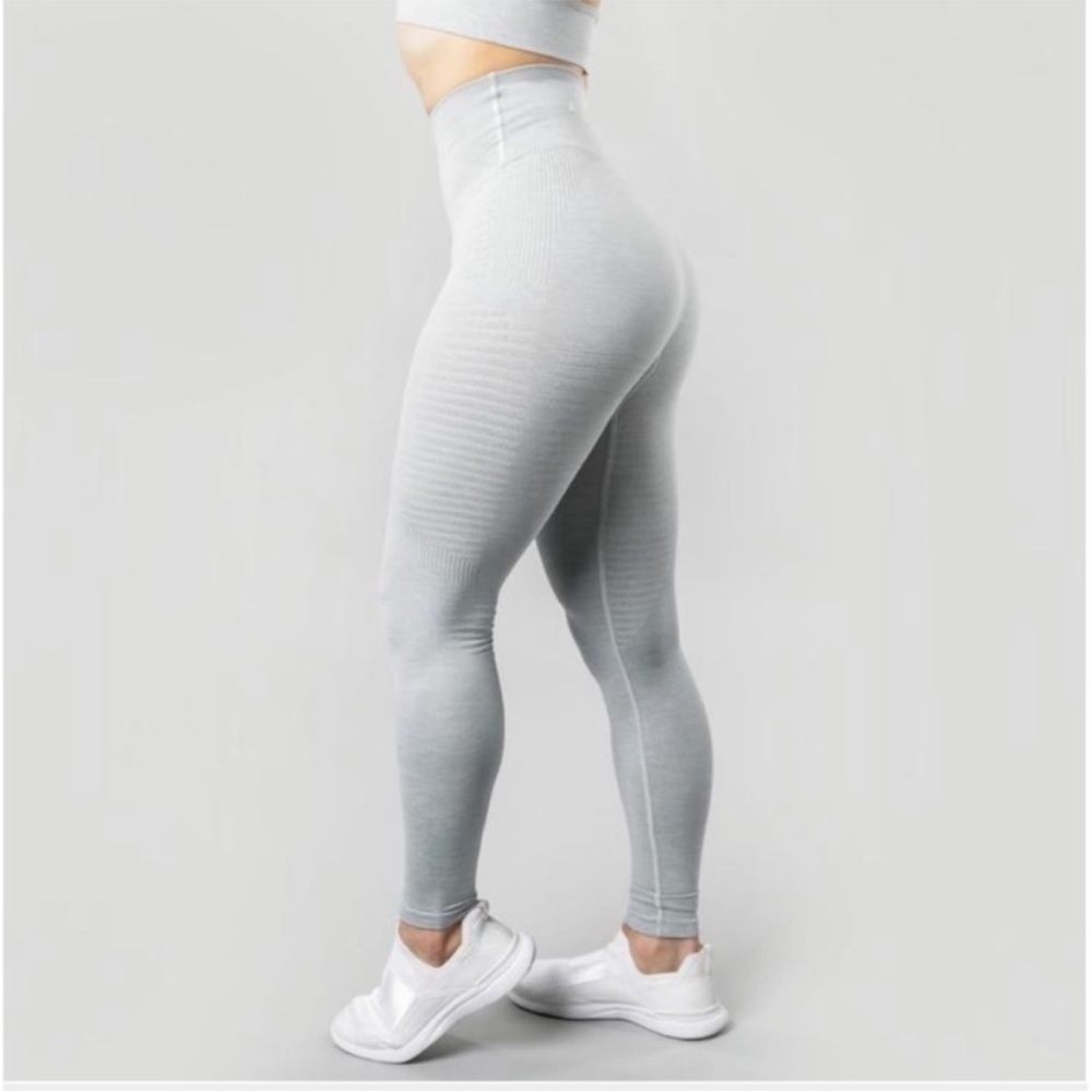 Alphalete Halo High-Rise Leggings in Cloud Gray
